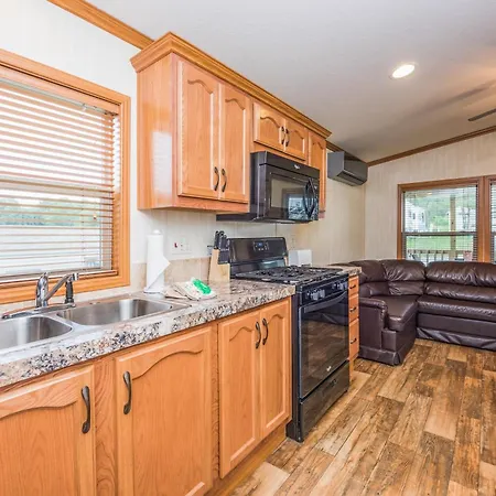 Plymouth Rock Camping Resort Deluxe Cottage